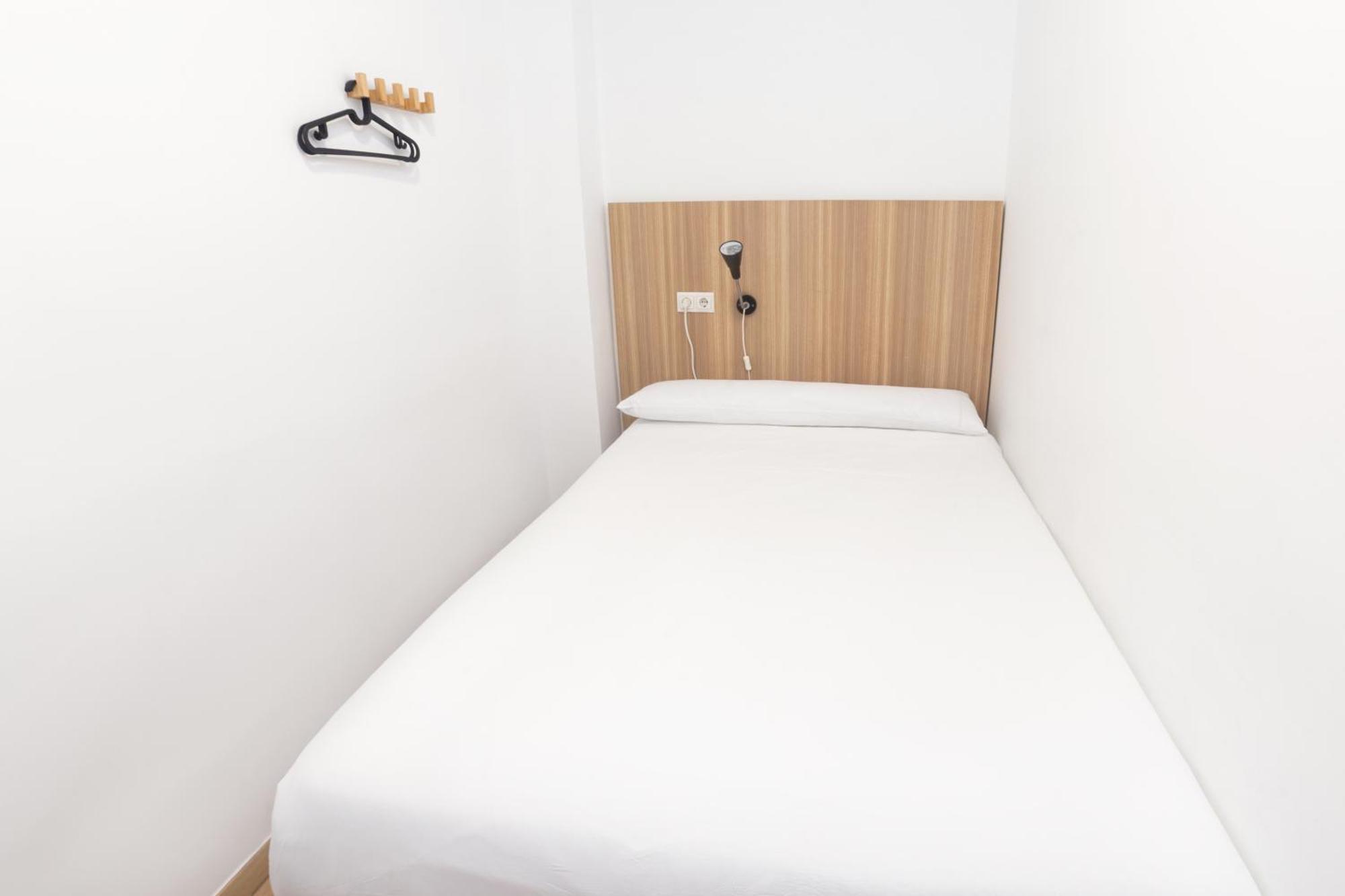 Hostal Siesta & Go Nuevos Ministerios Madrid Eksteriør billede