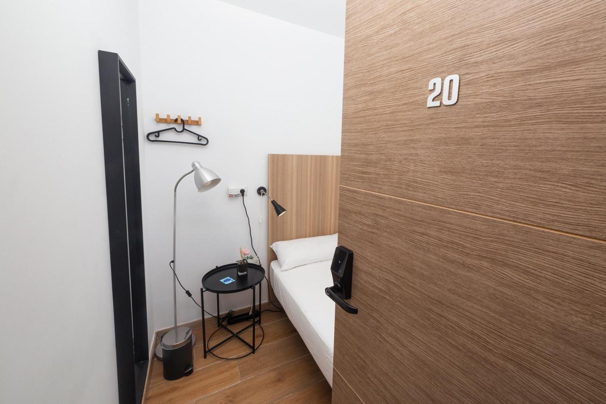 Hostal Siesta & Go Nuevos Ministerios Madrid Eksteriør billede