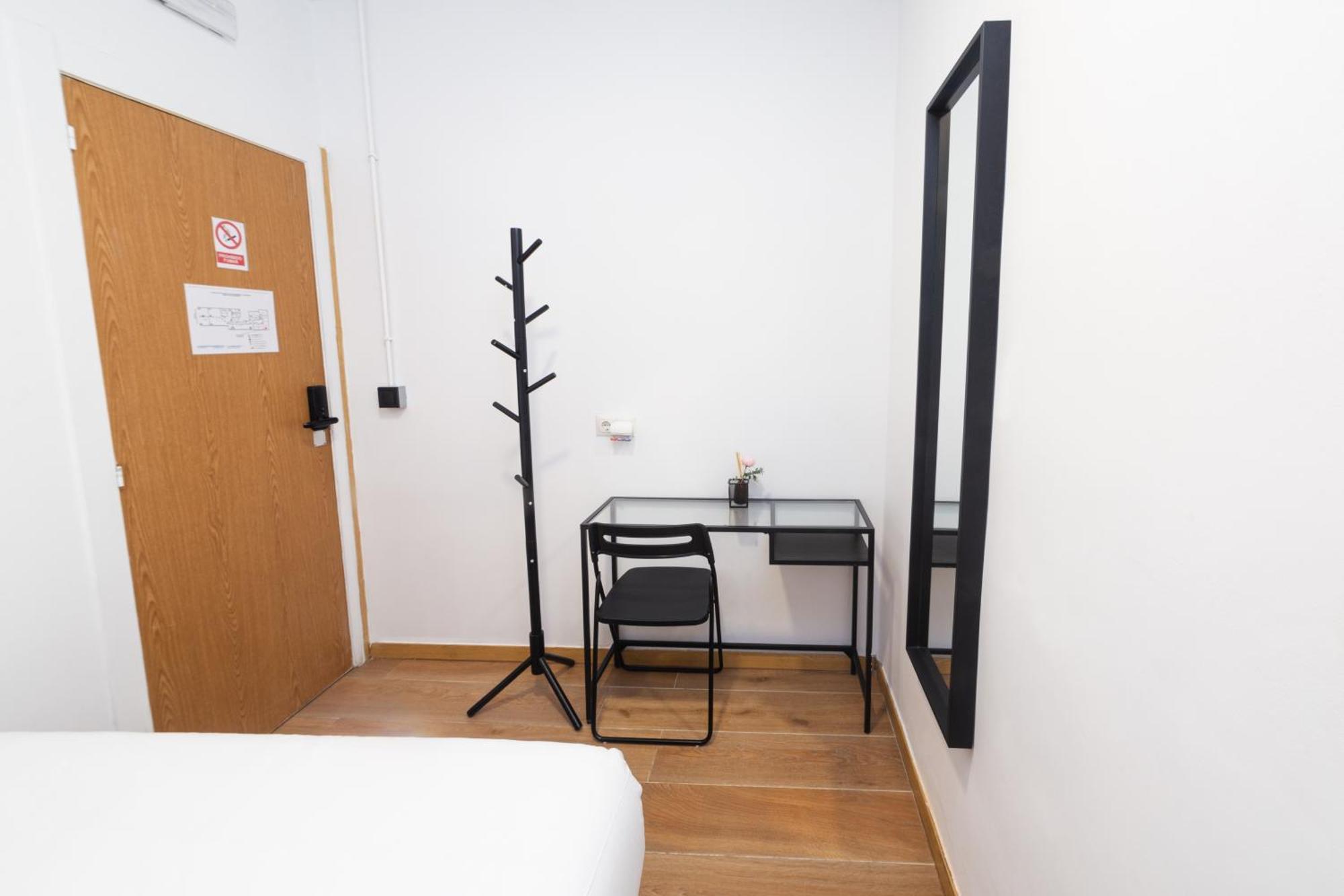 Hostal Siesta & Go Nuevos Ministerios Madrid Eksteriør billede