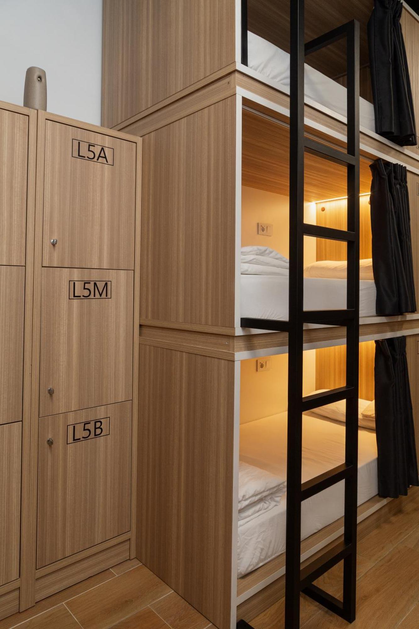 Hostal Siesta & Go Nuevos Ministerios Madrid Eksteriør billede
