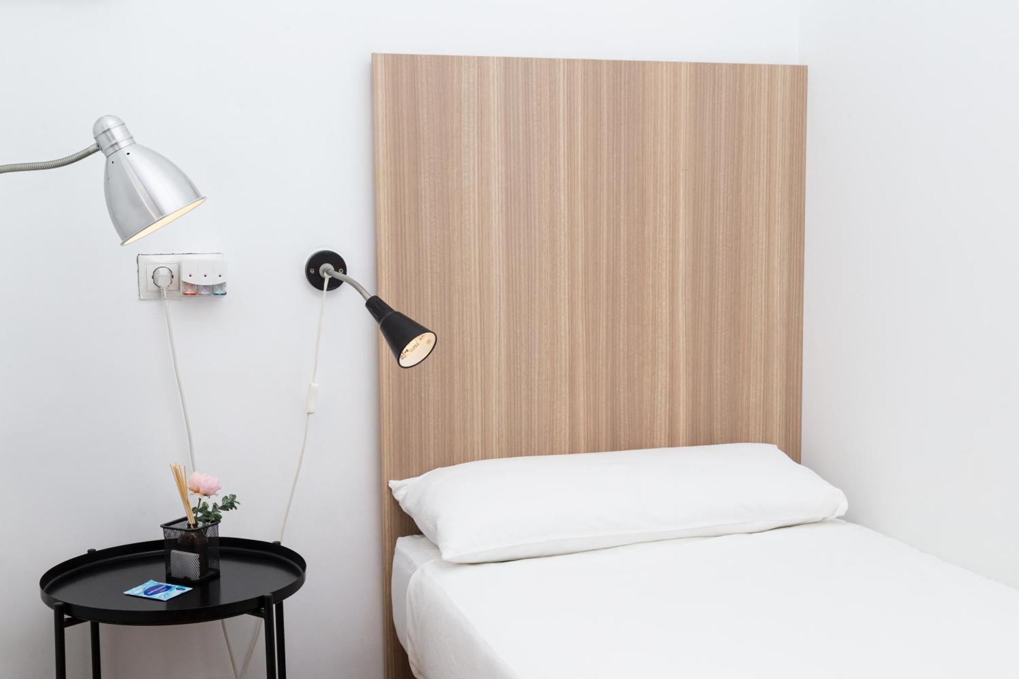 Hostal Siesta & Go Nuevos Ministerios Madrid Eksteriør billede