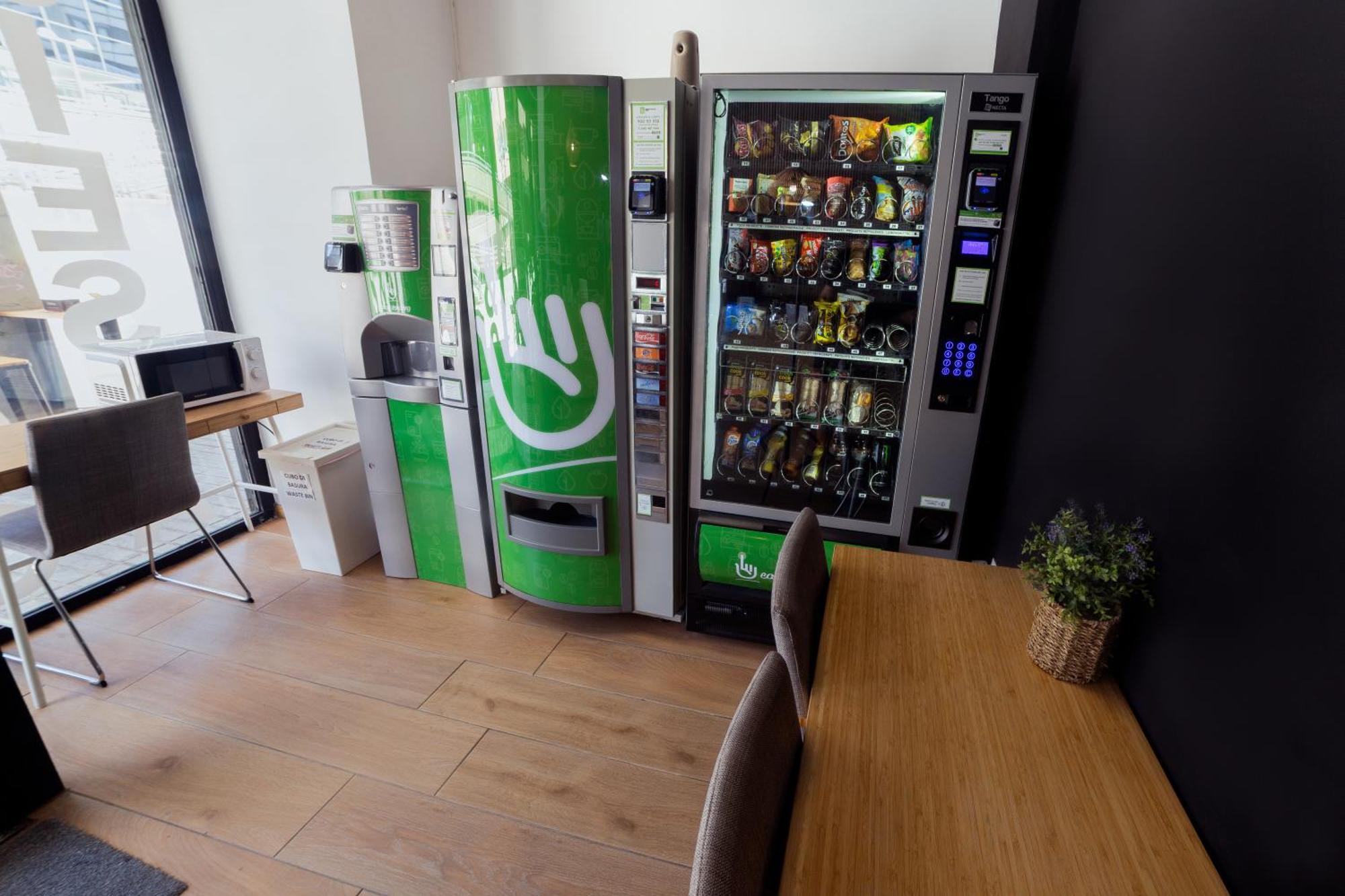 Hostal Siesta & Go Nuevos Ministerios Madrid Eksteriør billede