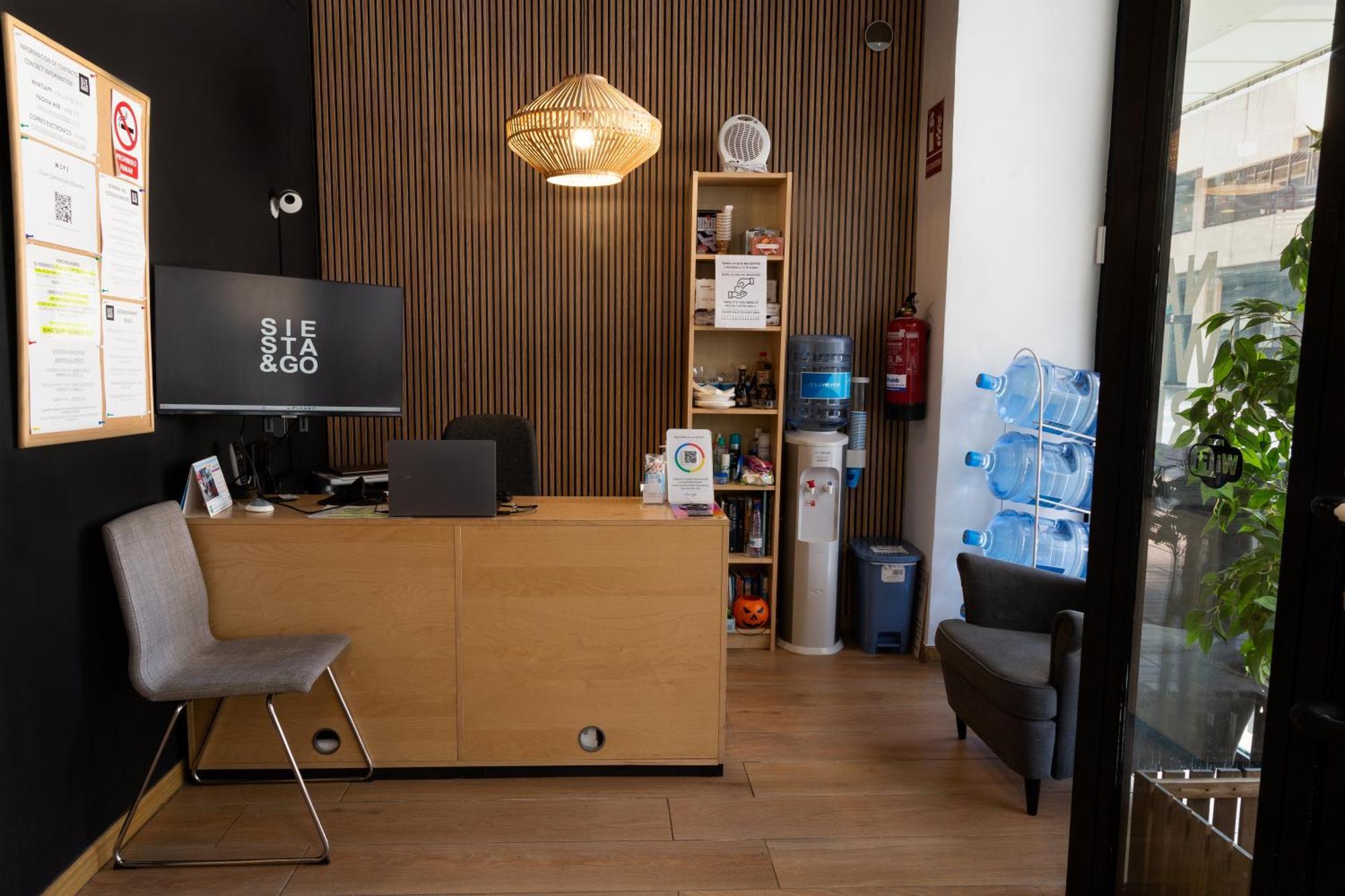 Hostal Siesta & Go Nuevos Ministerios Madrid Eksteriør billede